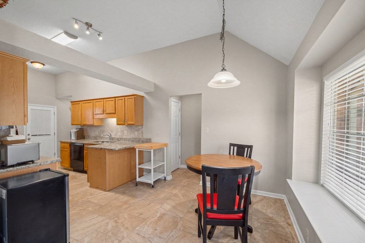 Ivy Dr #11181 - Photo 4 of 22
