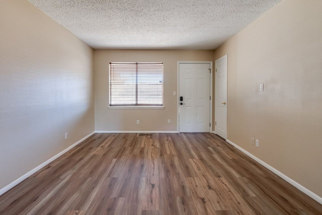 1802 Ronald St - Photo 7 of 34