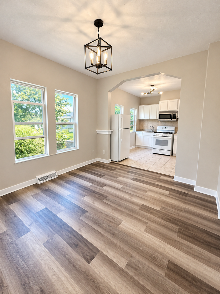 2480 Caledonia St - Photo 3 of 11