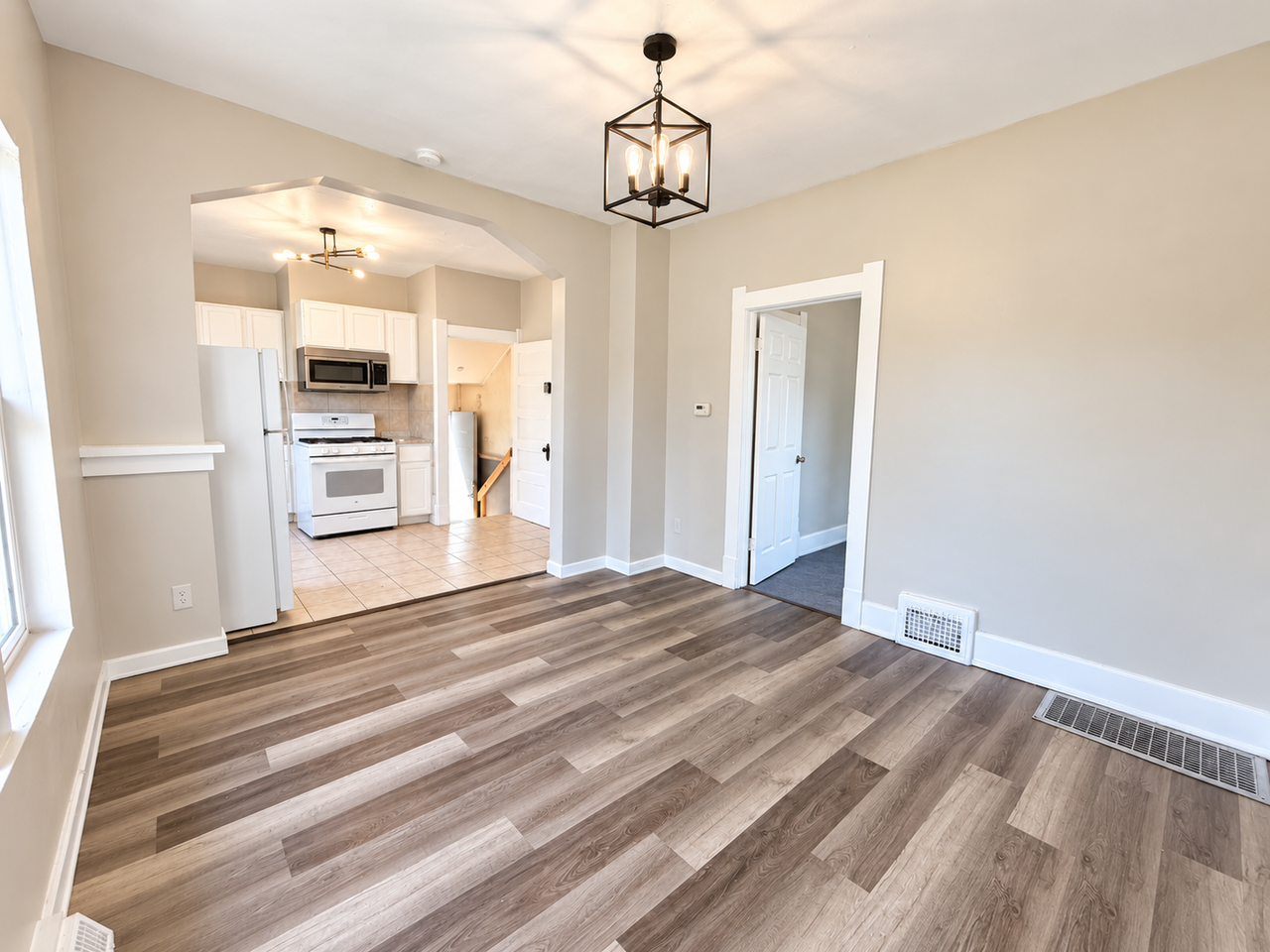 2480 Caledonia St - Photo 6 of 11