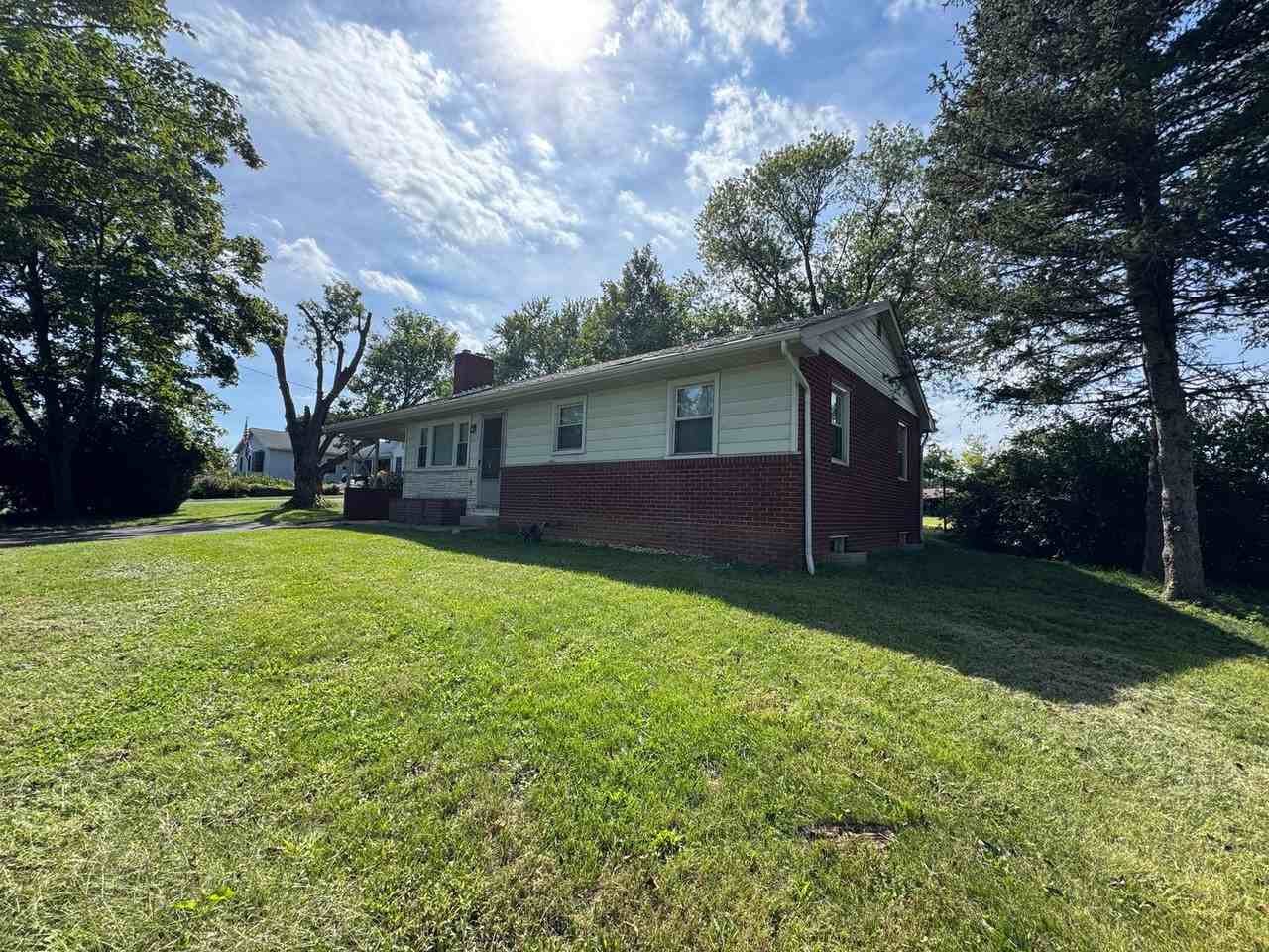 230 N Sunset Dr - Photo 2 of 12