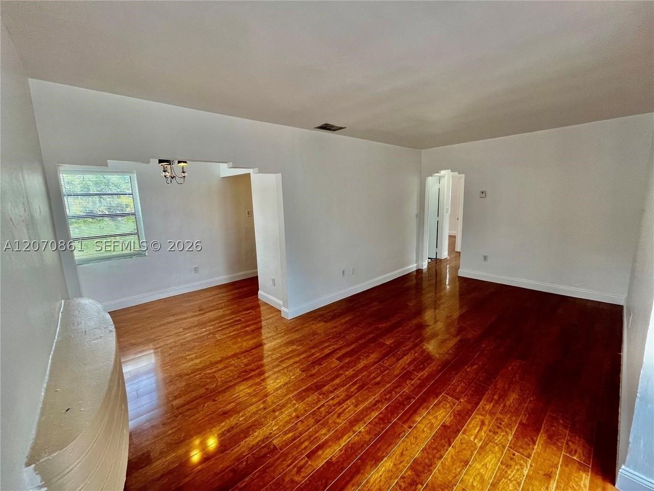 525 Ne 65th St #B - Photo 4 of 19