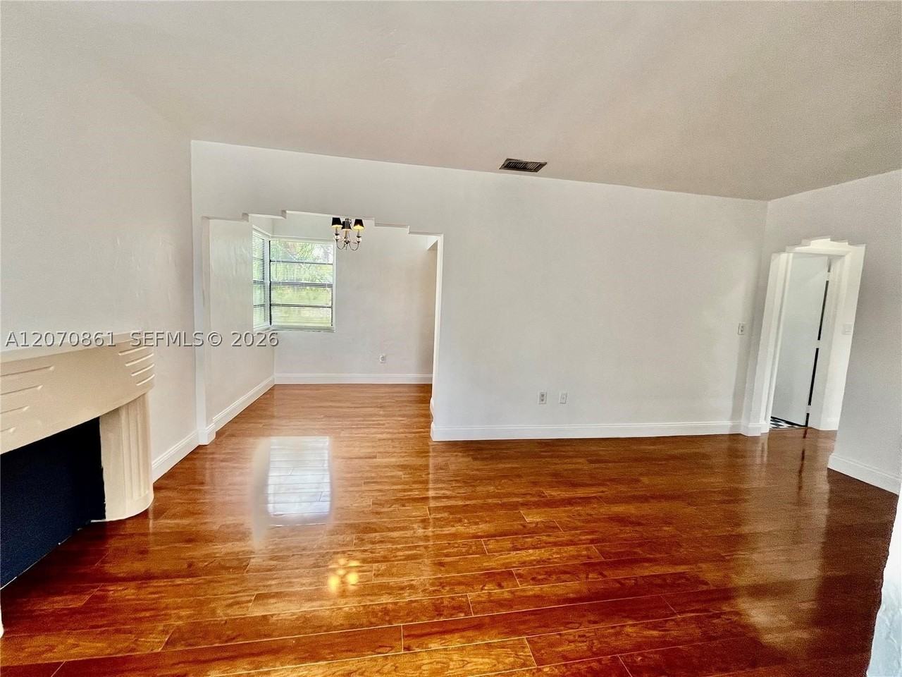 525 Ne 65th St #B - Photo 7 of 19