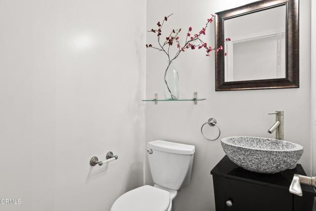 4951 Enfield Ave - Photo 5 of 8