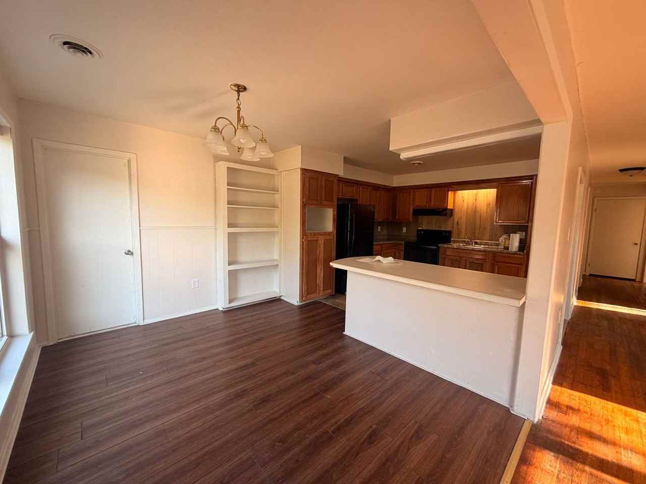 808 E J St - Photo 2 of 10