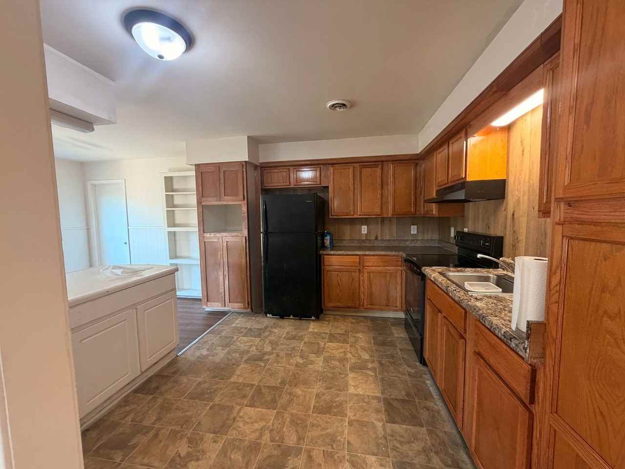 808 E J St - Photo 4 of 10