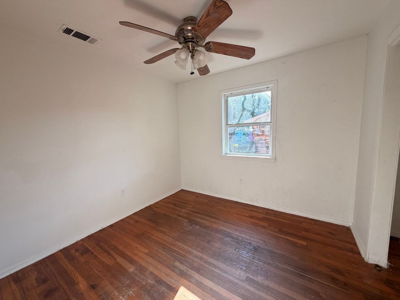808 E J St - Photo 5 of 10