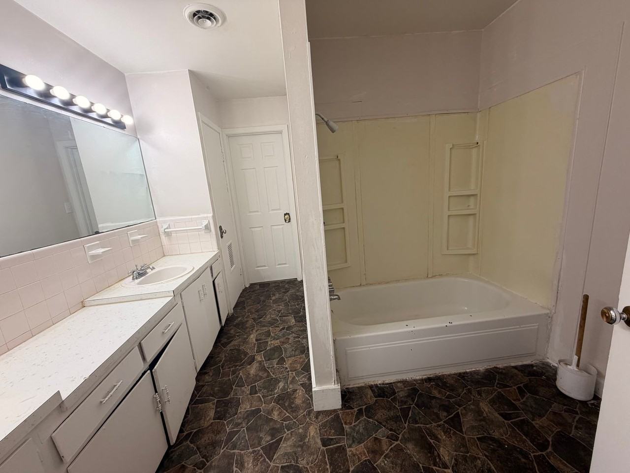 808 E J St - Photo 6 of 10