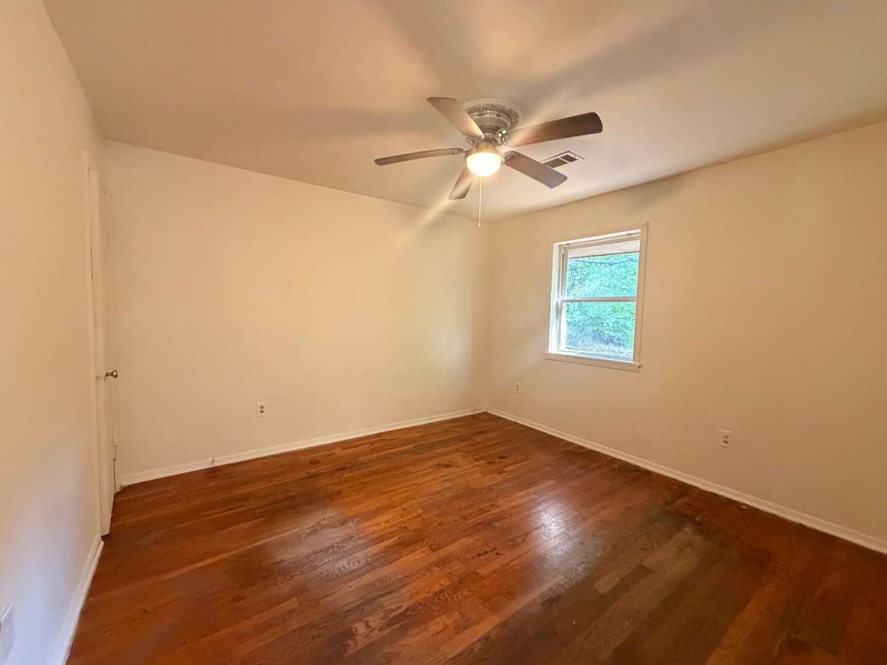 808 E J St - Photo 7 of 10