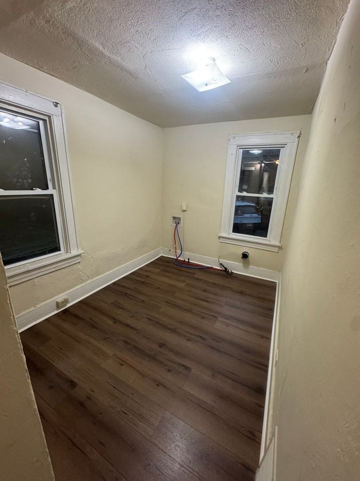 111 Sherman St - Photo 4 of 15