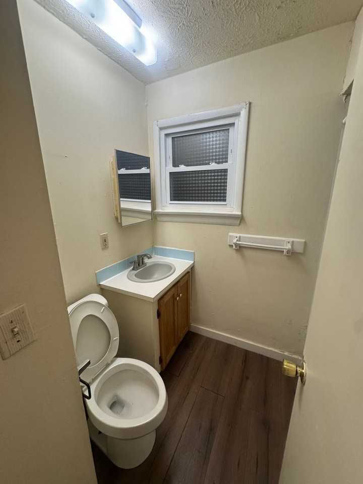 111 Sherman St - Photo 6 of 15