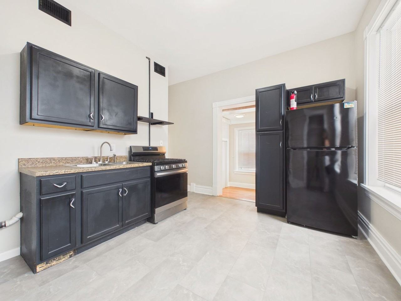 1423 N 3rd St - Photo 3 of 17