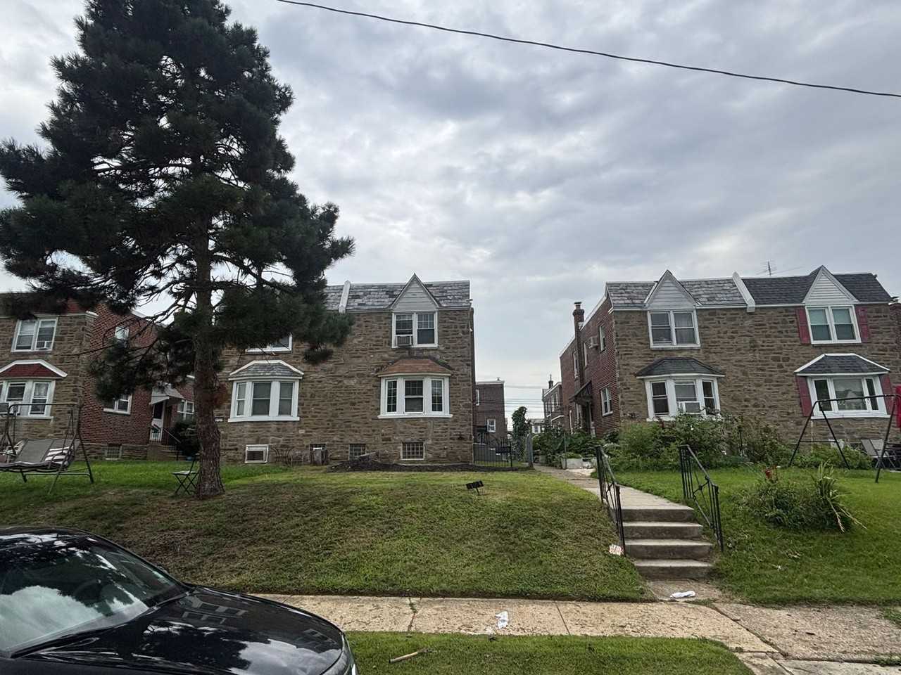 1123 Gilham St - Photo 2 of 23