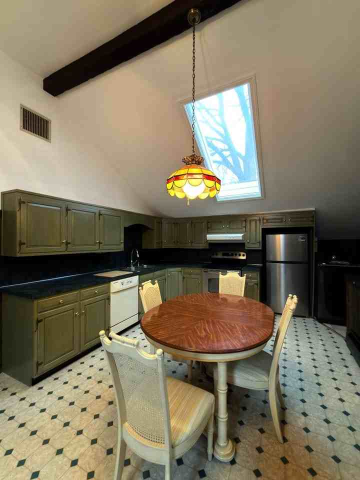 437 N Christian St #1 - Photo 6 of 31