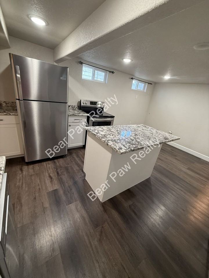 1820 E 21st St - Photo 2 of 9