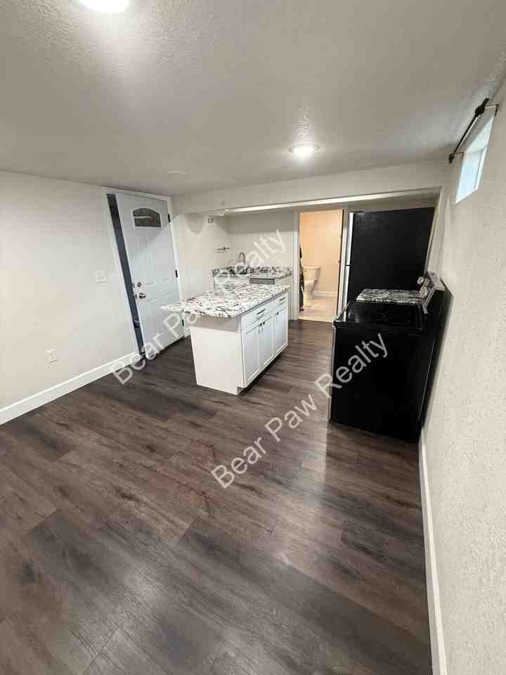 1820 E 21st St - Photo 3 of 9
