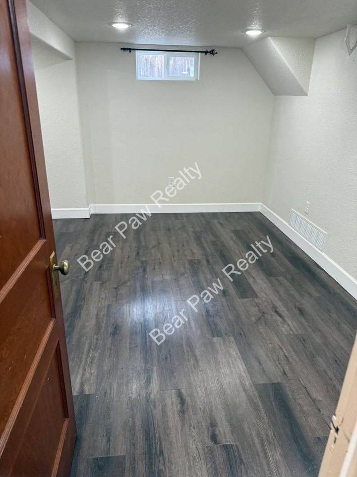 1820 E 21st St - Photo 5 of 9