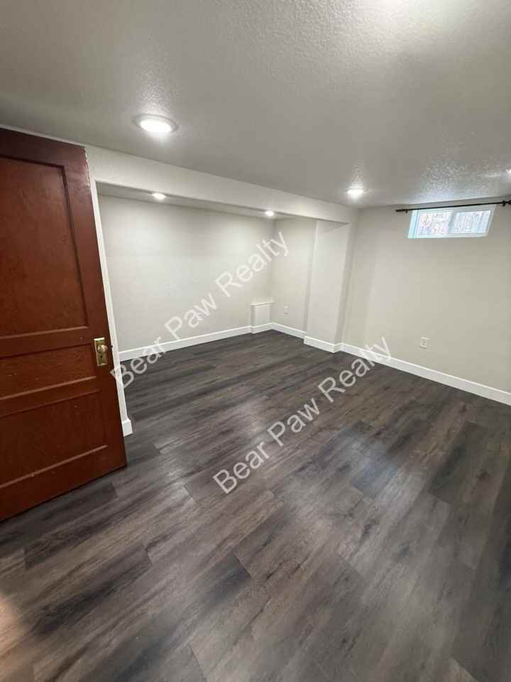 1820 E 21st St - Photo 6 of 9