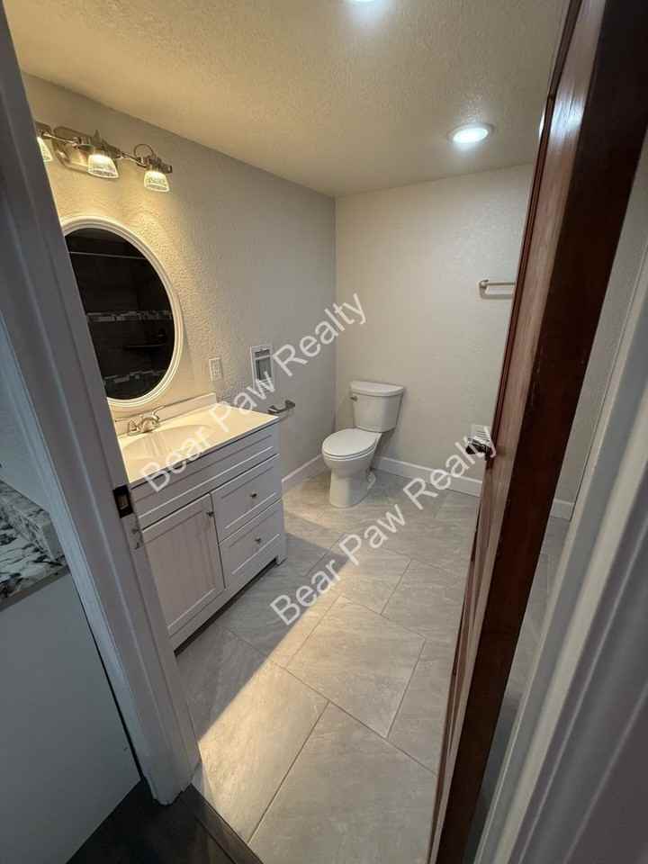 1820 E 21st St - Photo 7 of 9