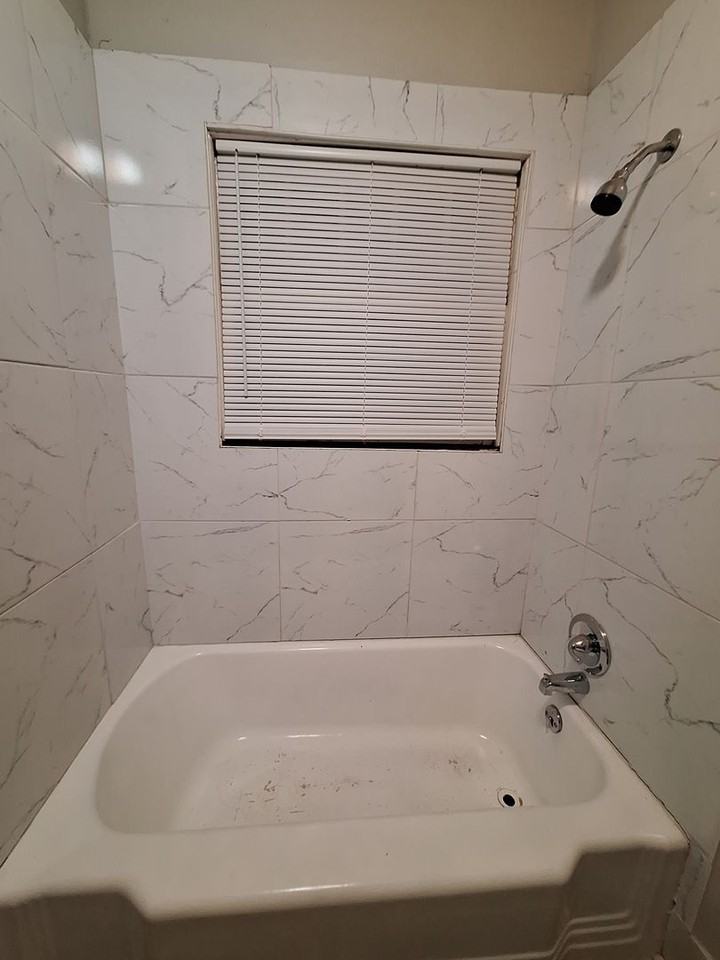 1142 Grape St - Photo 6 of 23