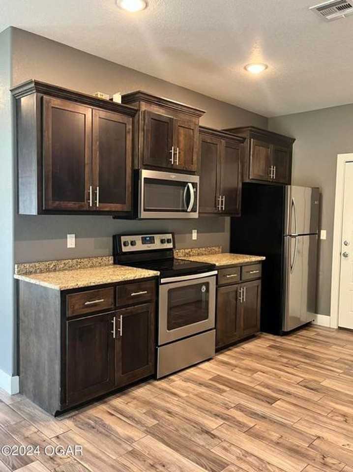 1911 W 26th St - Photo 3 of 13