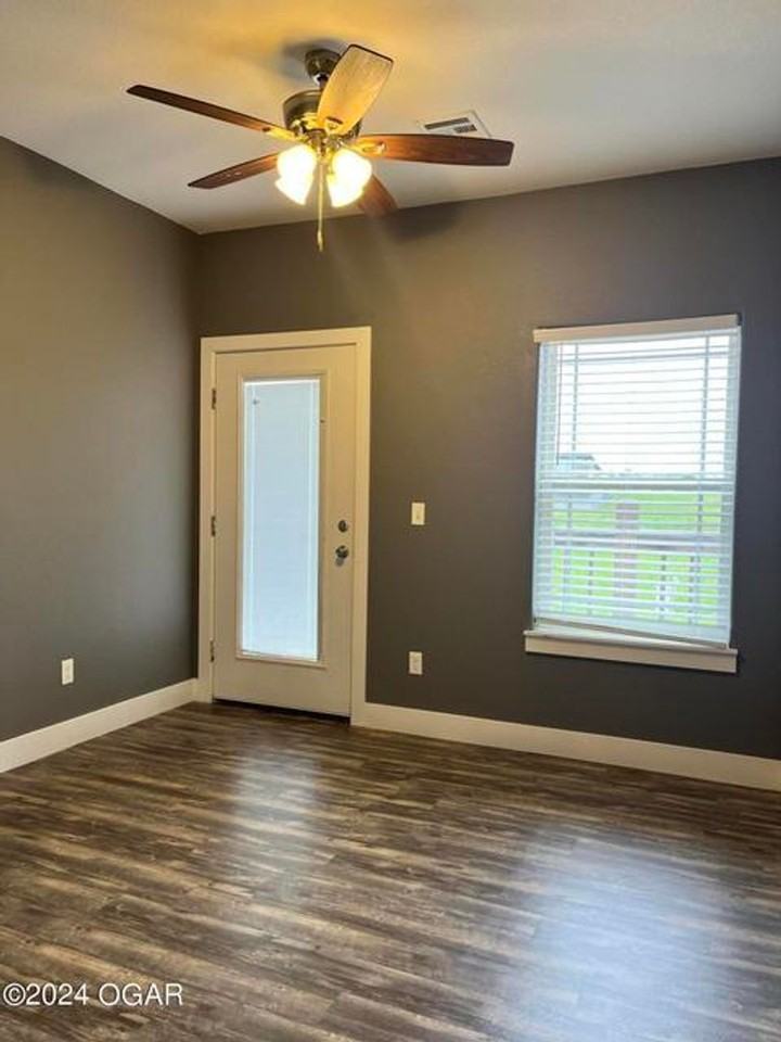 1911 W 26th St - Photo 5 of 13