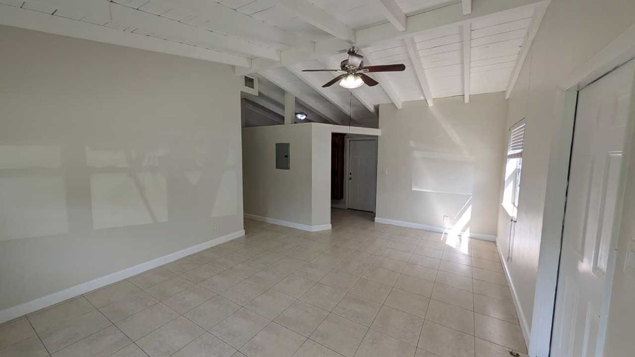 1553 Nw 15th Ave - Photo 3 of 20