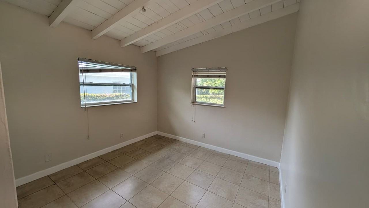 1553 Nw 15th Ave - Photo 6 of 20