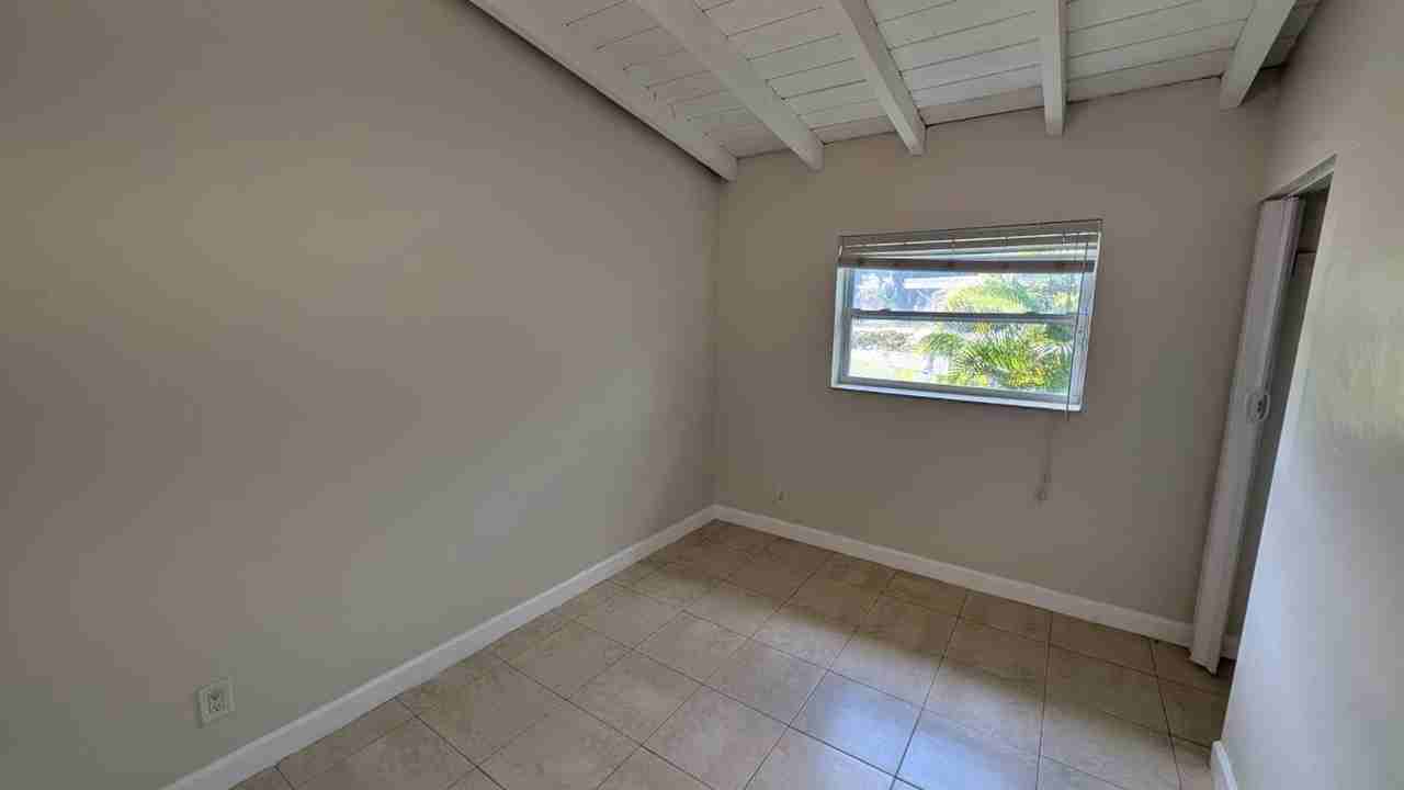 1553 Nw 15th Ave - Photo 7 of 20