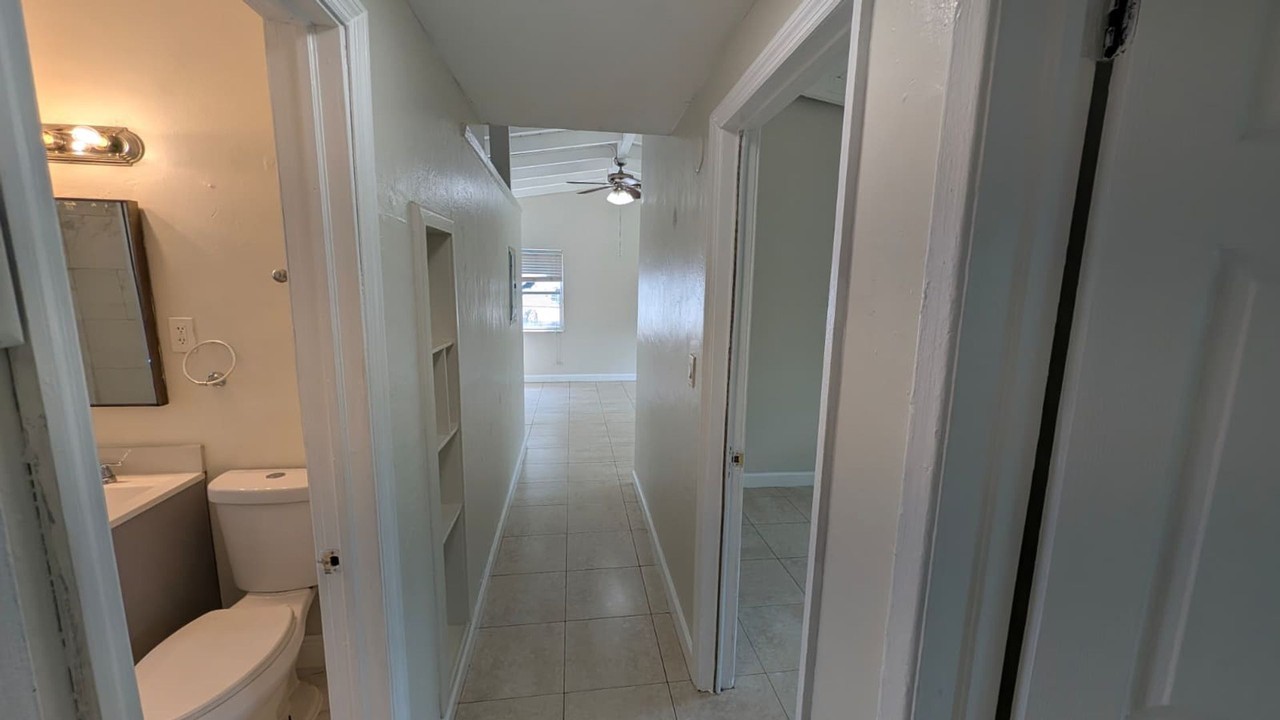 1553 Nw 15th Ave - Photo 7 of 18