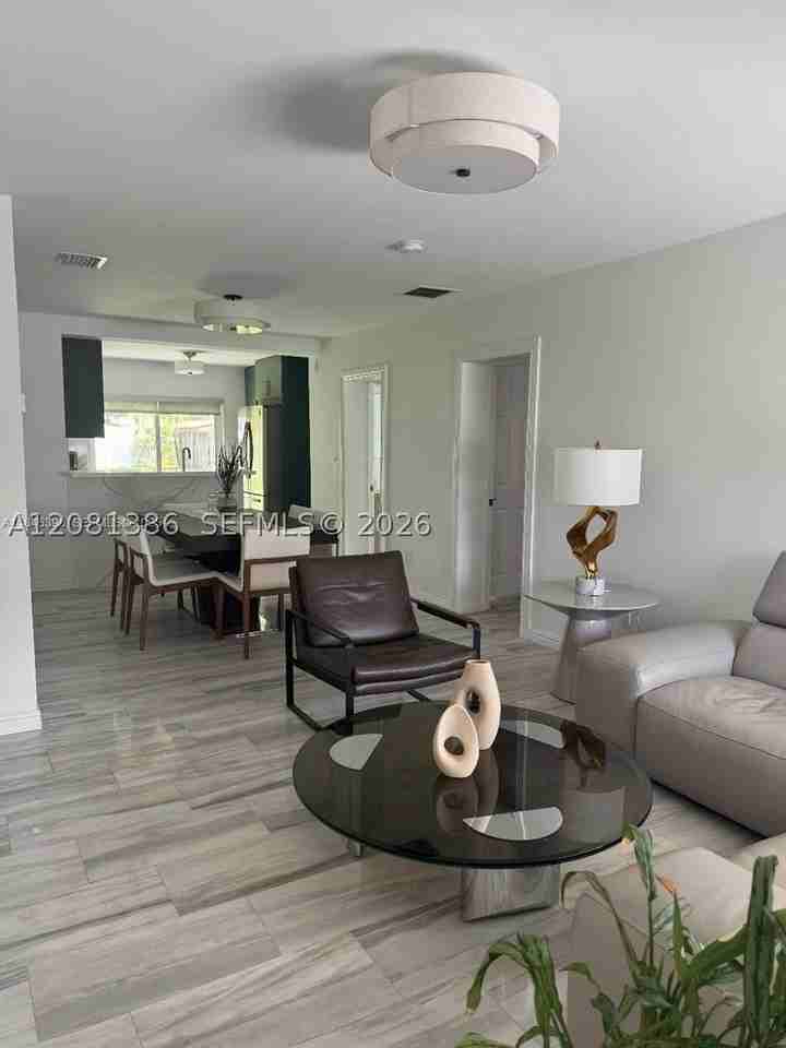 2710 Grant St - Photo 3 of 22