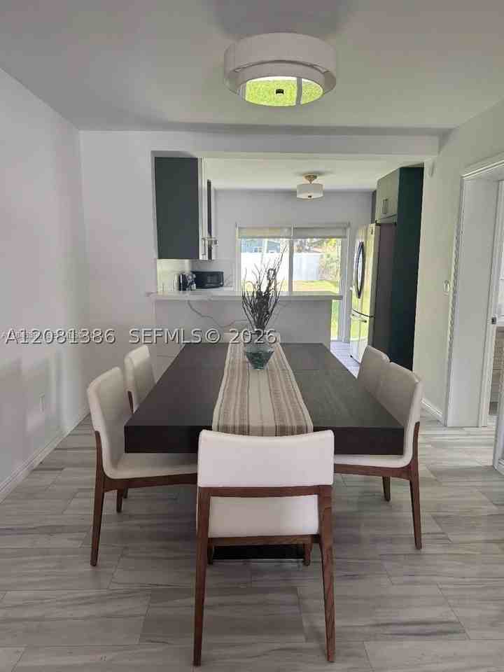 2710 Grant St - Photo 4 of 22