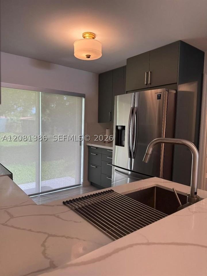 2710 Grant St - Photo 7 of 22