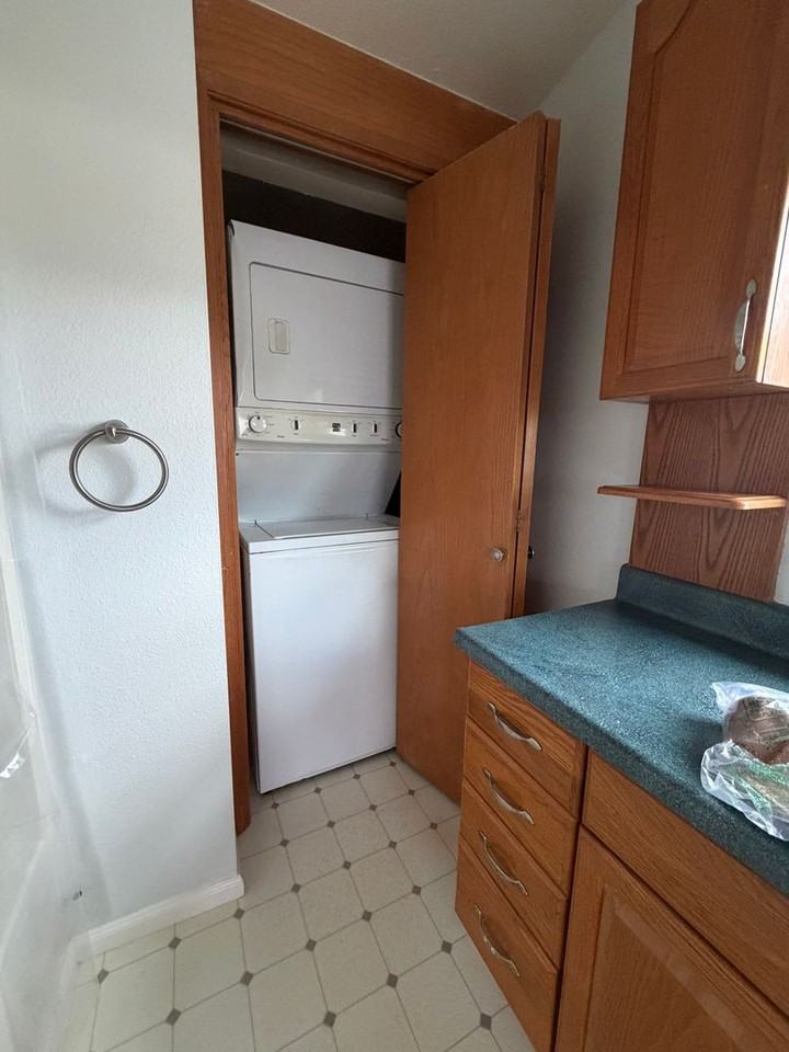 1018 W Main - Photo 2 of 9