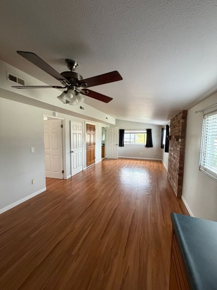 1018 W Main - Photo 3 of 9