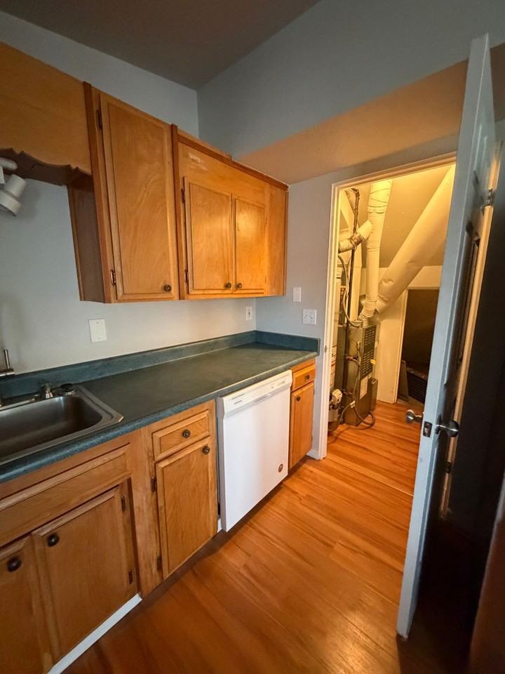 1018 W Main - Photo 5 of 9