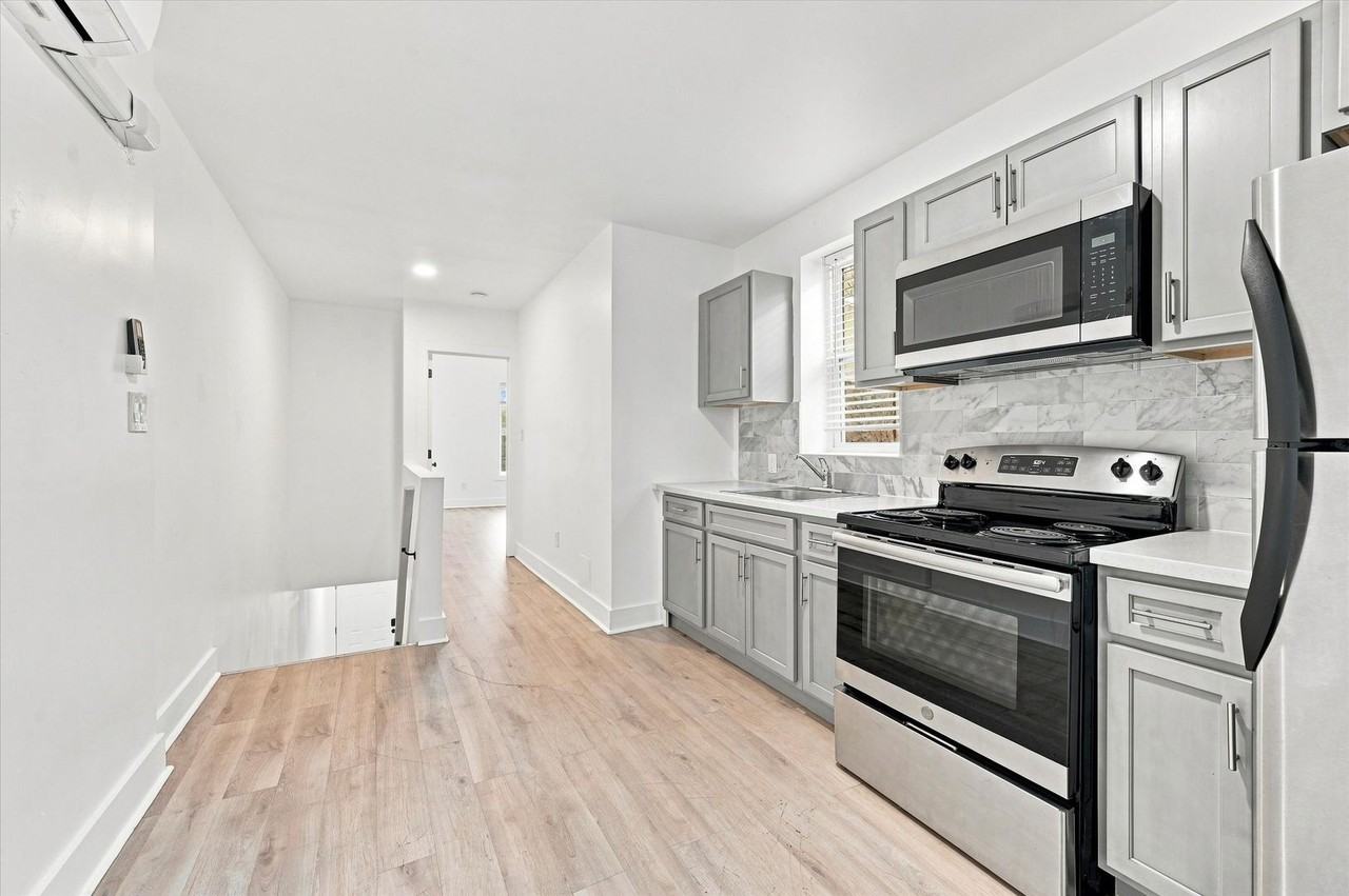 621 E Clearfield St - Photo 2 of 15