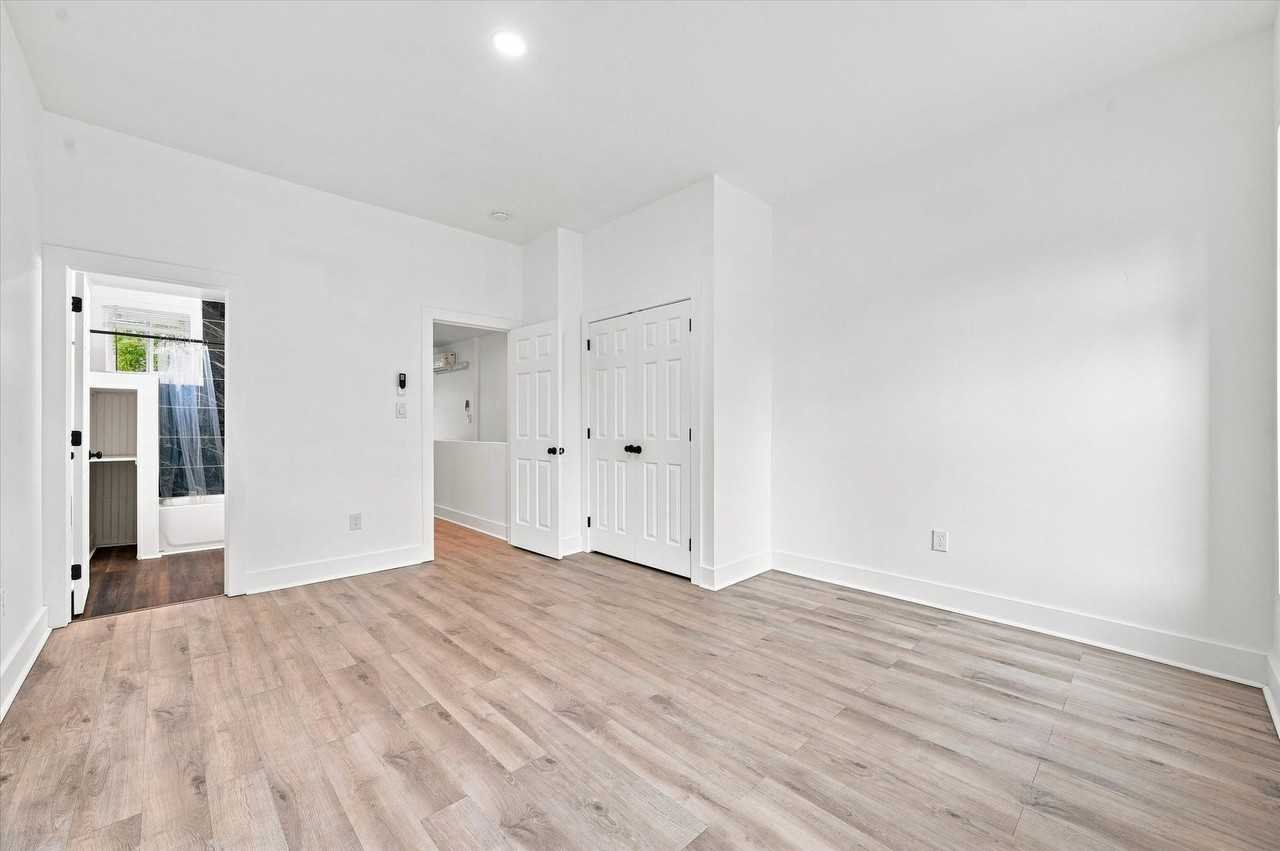 621 E Clearfield St - Photo 5 of 15