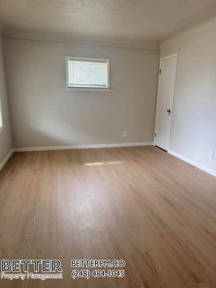 21703 Cushing Ave - Photo 3 of 10