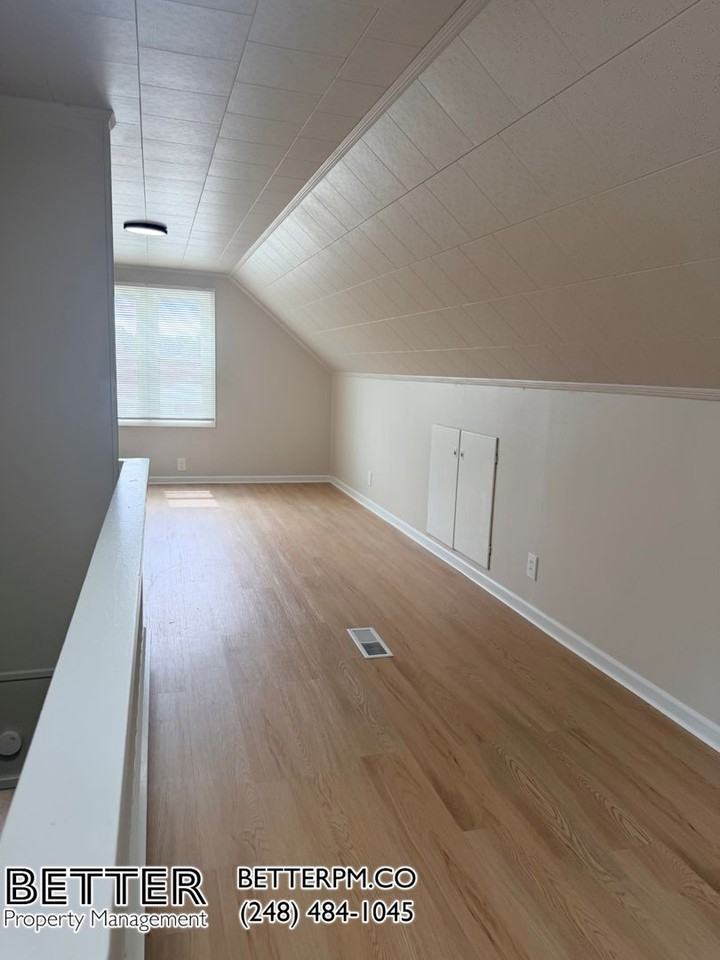 21703 Cushing Ave - Photo 6 of 10