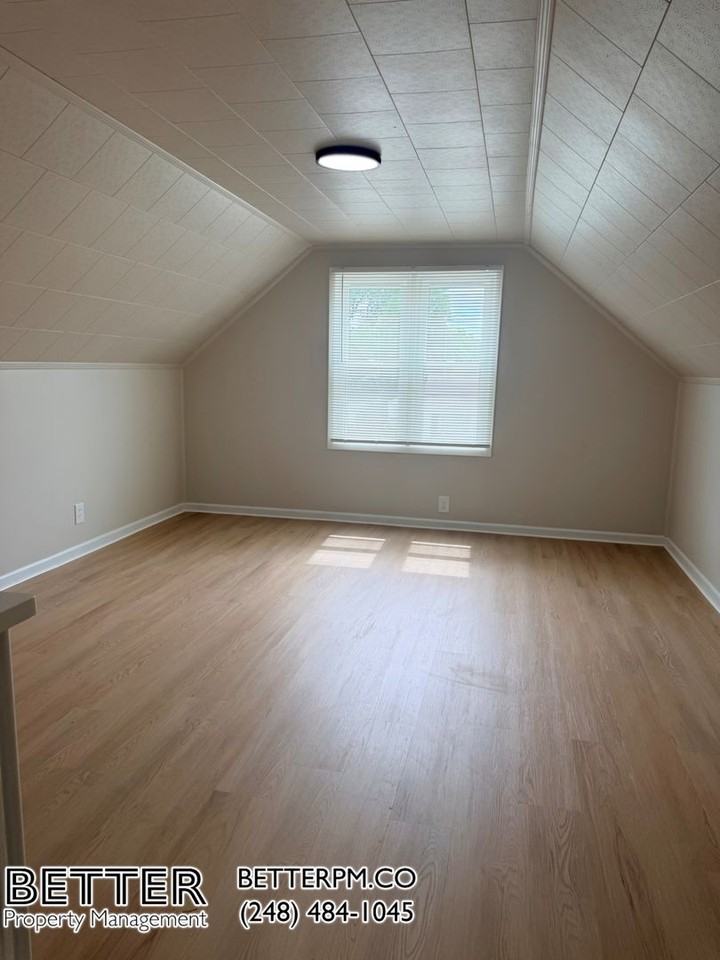 21703 Cushing Ave - Photo 7 of 10