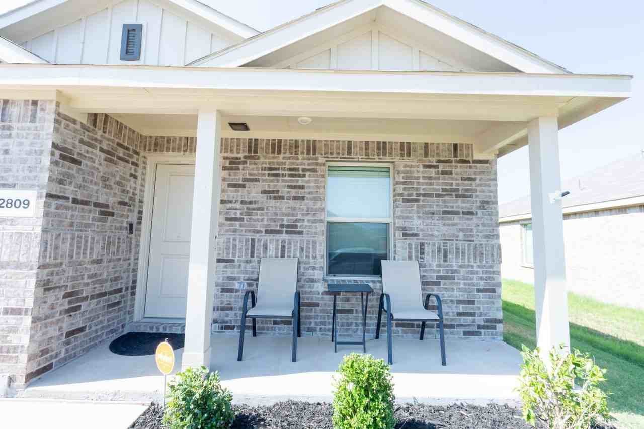 2809 Watchpoint Rd - Photo 2 of 27