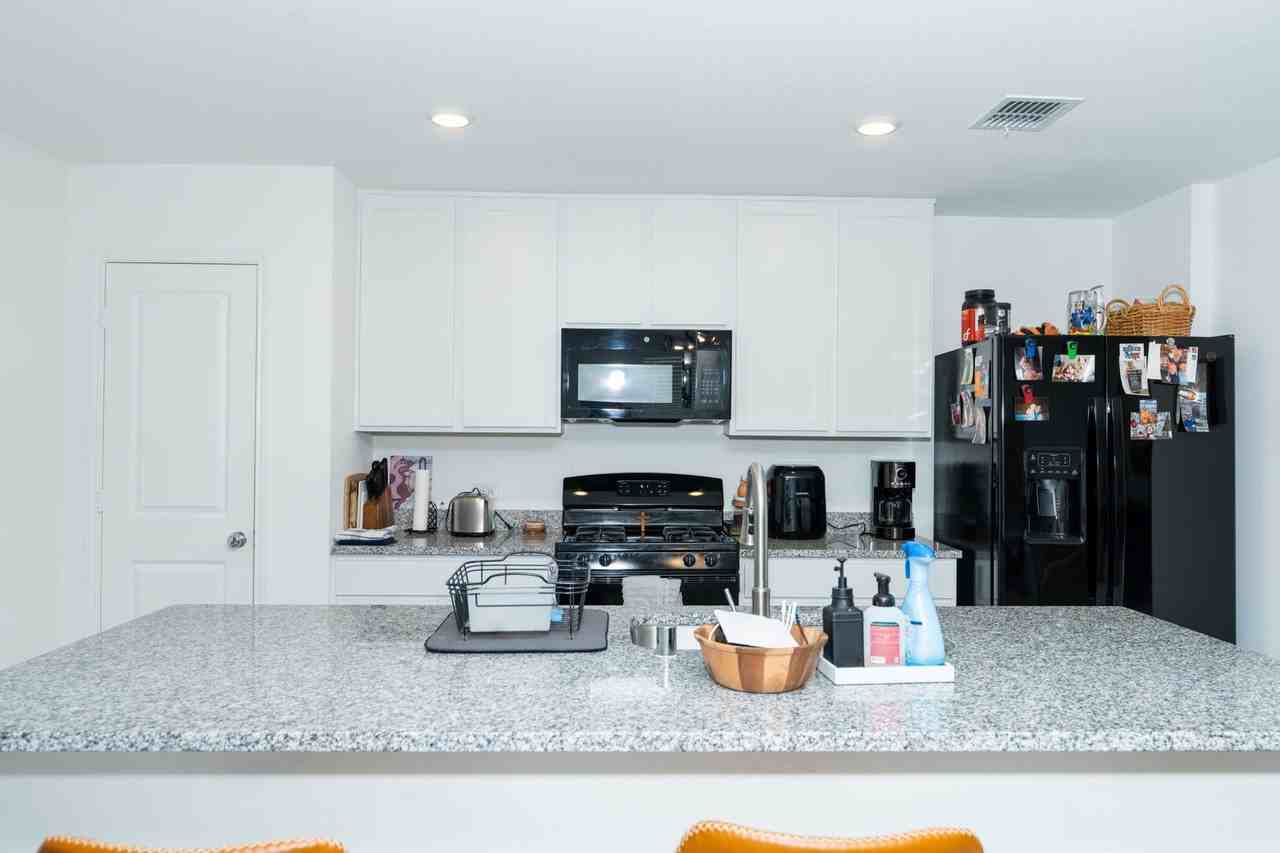 2809 Watchpoint Rd - Photo 7 of 27