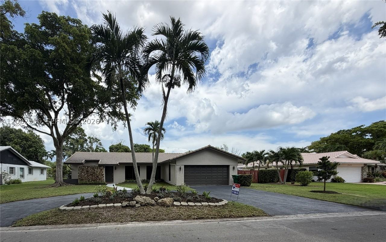 10431 Nw 1st Ct - Photo 3 of 39