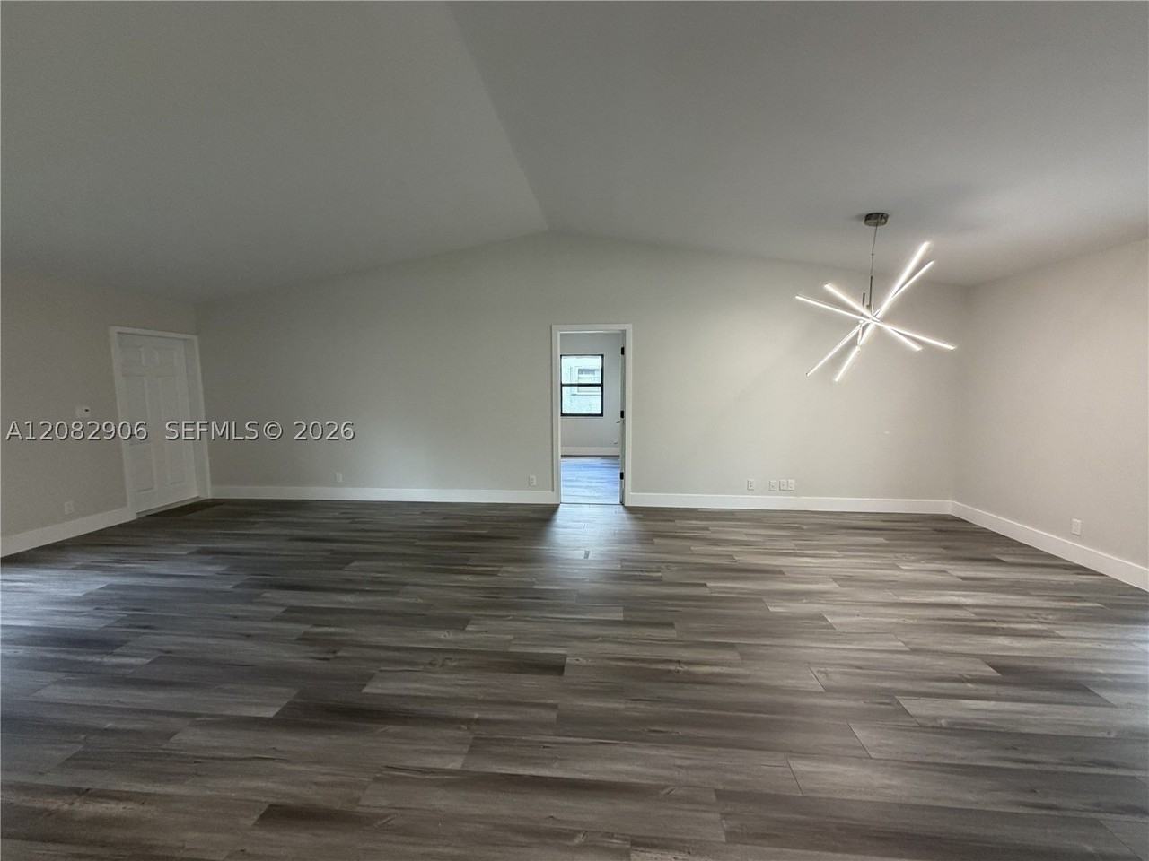 10431 Nw 1st Ct - Photo 7 of 39