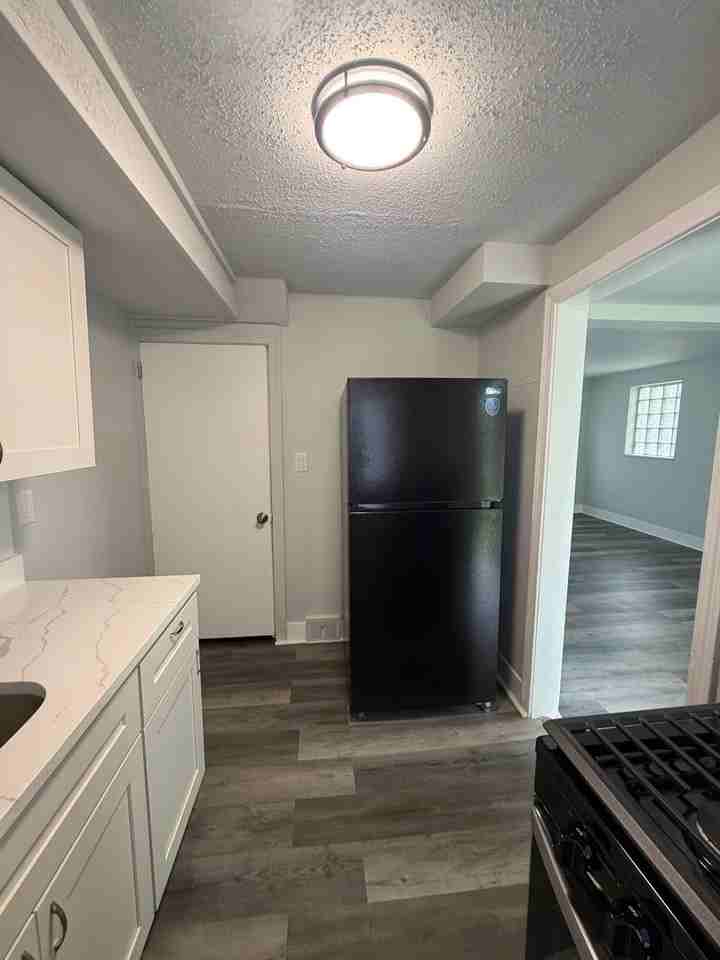 105 Locust St - Photo 3 of 8