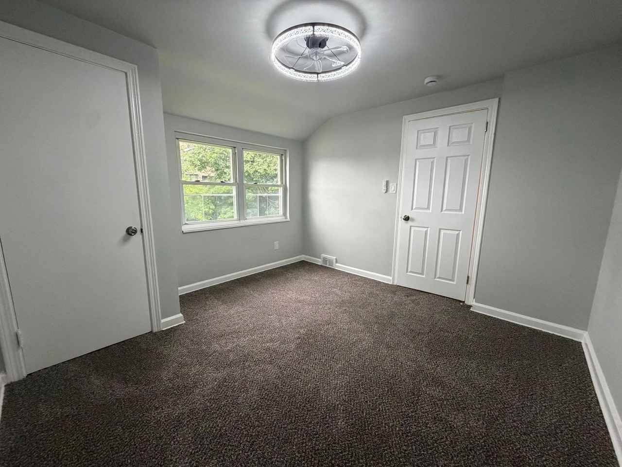 105 Locust St - Photo 4 of 8