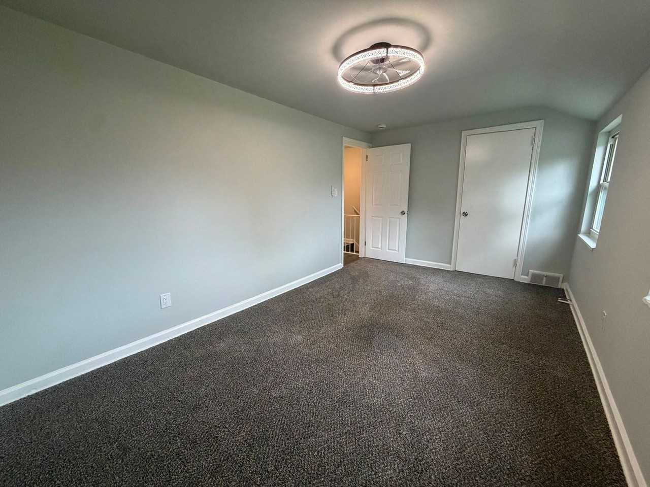 105 Locust St - Photo 5 of 8