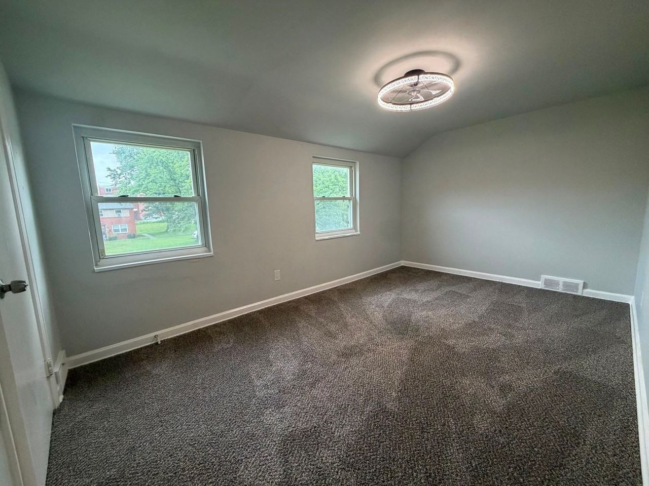 105 Locust St - Photo 6 of 8