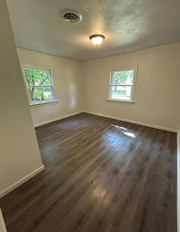 457 Mildred Ave - Photo 3 of 6